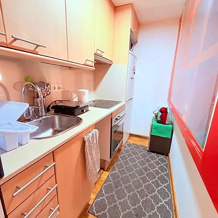 Stunning Flat For 5 People With Breakfast Included With Sagrada Familia Church View Apartment *