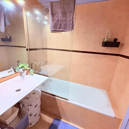 Apartment Stunning Flat For 5 People With Breakfast Included With Sagrada Familia Church View *
