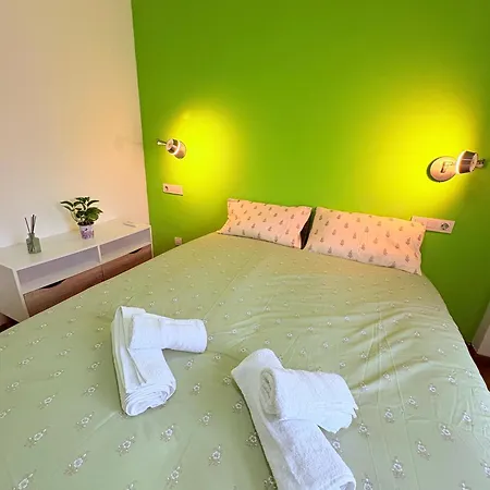 Stunning Flat For 5 People With Breakfast Included With Sagrada Familia Church View Apartment *