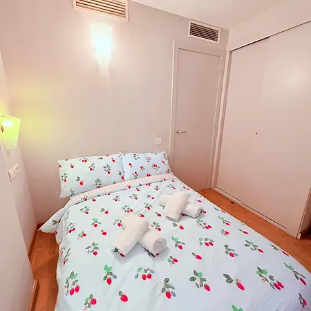 Stunning Flat For 5 People With Breakfast Included With Sagrada Familia Church View * Barcelona