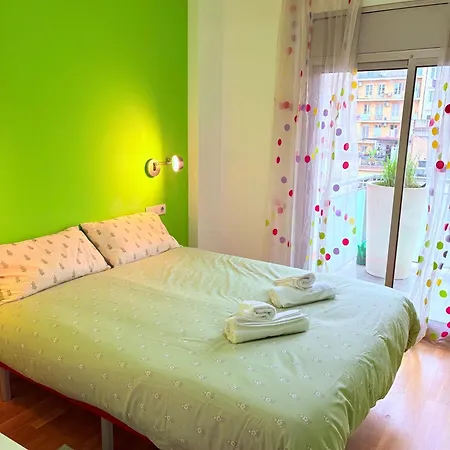 Stunning Flat For 5 People With Breakfast Included With Sagrada Familia Church View Apartment