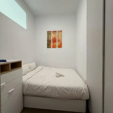 Apartment Centric 2 Bedroom Barcelona