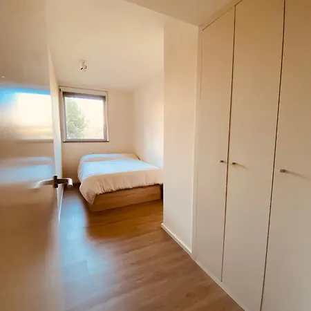Apartamento Bright & Fully Equipped 2br Apartment, 3 Min From Beach, Surrounded By Parks Barcelona