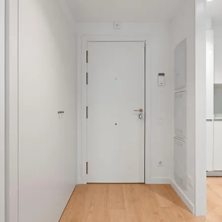 Modern Oasis 1br With Rooftop Pools & Parking 아파트
