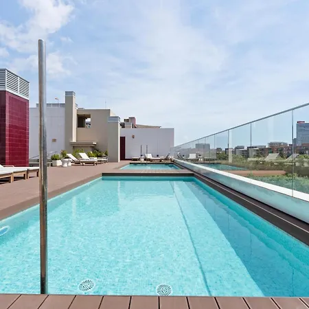 Modern Oasis 1br With Rooftop Pools & Parking