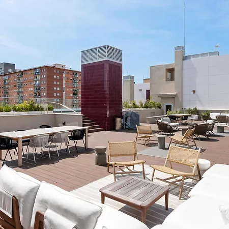 Modern Oasis 1br With Rooftop Pools & Parking Daire