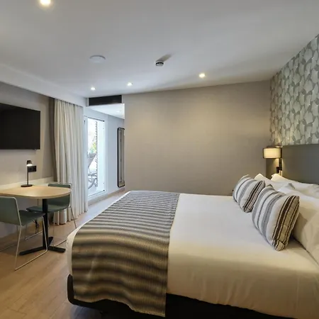 Hotel Catalonia Park Güell 3*
