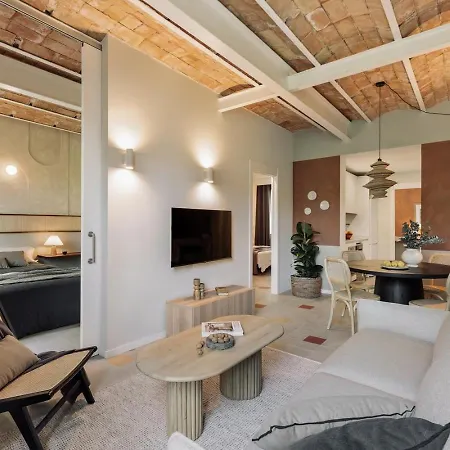 Nal - 2 Bedrooms, Office And Balcony In Eixample Dreta דירה ברצלונה
