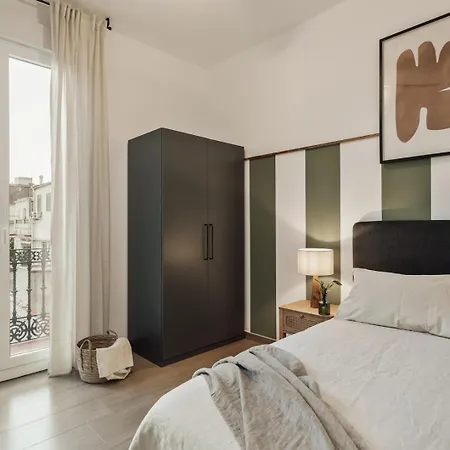 Reis - 3 Bedrooms And Balcony In De Gracia 아파트 *