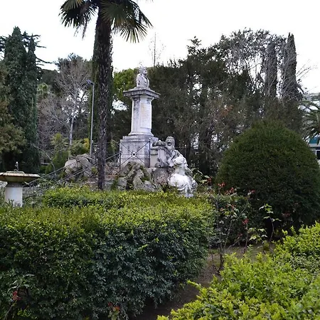 Residencia Salesiana Marti-codolar بيت ضيافة برشلونة