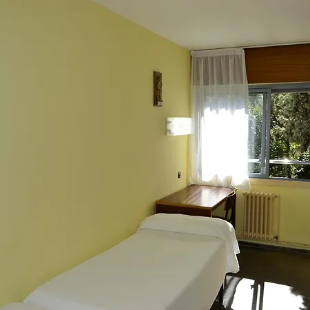 Residencia Salesiana Marti-codolar 2* برشلونة