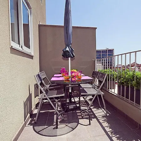 Charm Paralel Hotel 2*