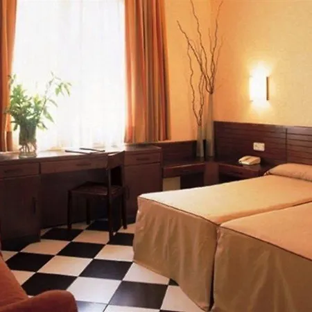 Astoria 3*