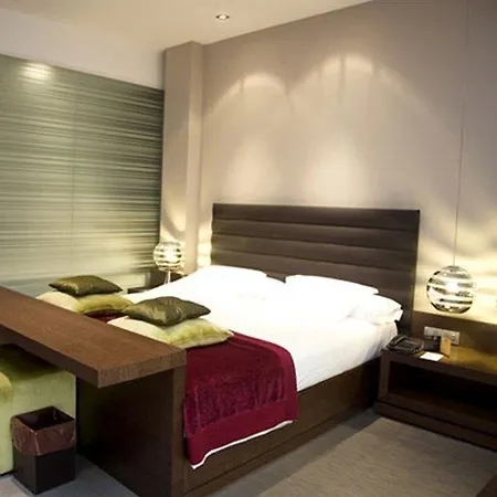 Olivia Plaza Hotell 4*