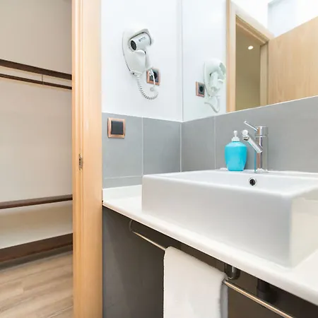 Ainb Ramblas-colon Appartement