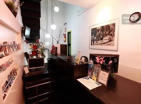 Raval Botella Private Hostel Barcelona