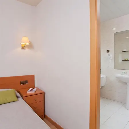 Everest Hotel