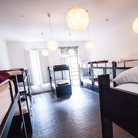 360 Borne Hostal *