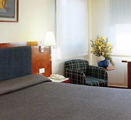 Hotel Nh Entenza 3*