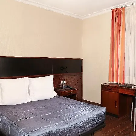 Astoria Hotel 3*