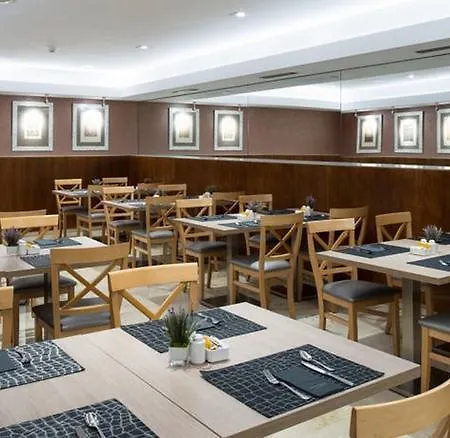 Catalonia Born Otel