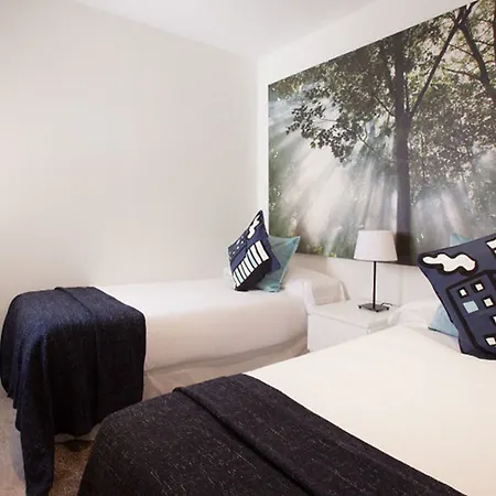 Rent Diagonal-aribau 3* Barcelona