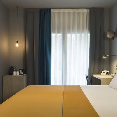 Hotel Yurbban Trafalgar 3*