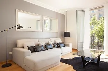 Rent Diagonal-aribau 3* Barcelona