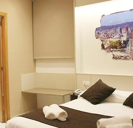 Hotel Travessera 2*