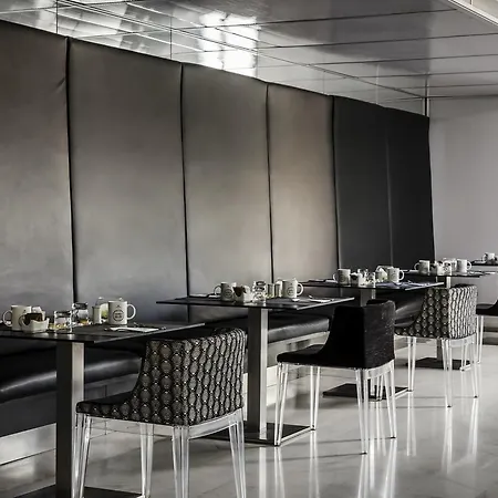 Hotel Ikonik Angli