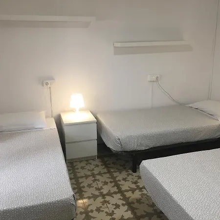 巴塞罗那四方旅馆 旅馆 *