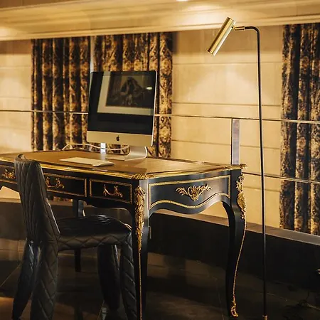 Bagues, A Small Luxury Of The World 5*