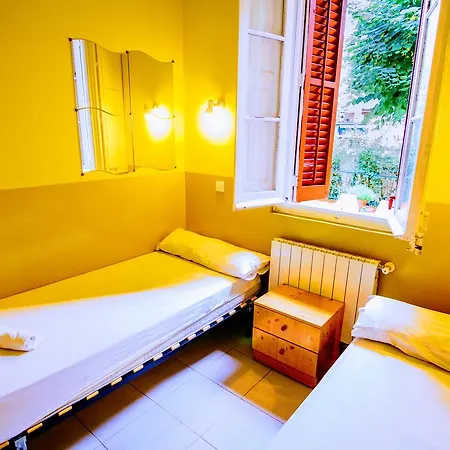 Garden House By Feetup Hostal *