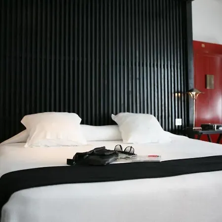 Market Hotel