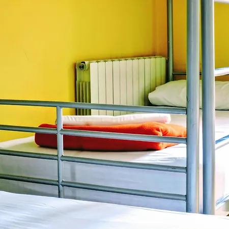 Garden House By Feetup Hostal *