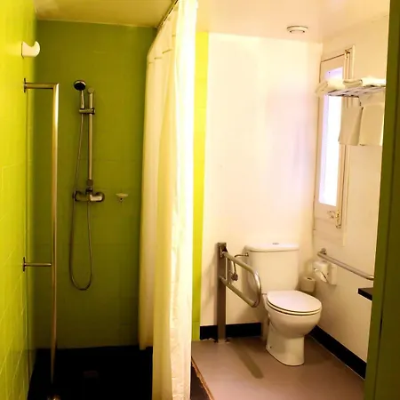 Raval Botella Private Hostel