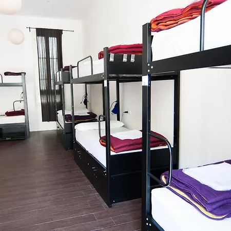 360 Borne Hostal *
