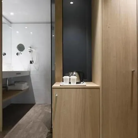 Hotel Yurbban Trafalgar 3*