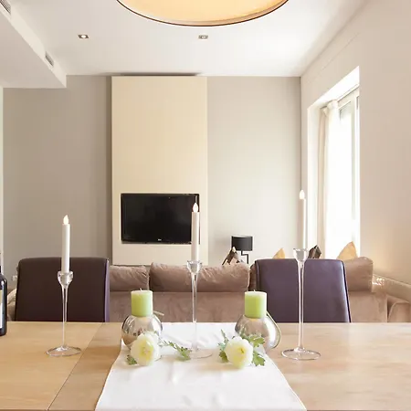 Rent Diagonal-aribau 3*