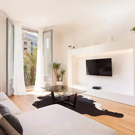Rent Diagonal-aribau 3*