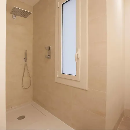 Rent Diagonal-aribau 3* Barcelona
