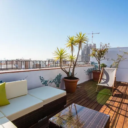 Exclusive Sagrada Familia Penthouse With Sea Views Lägenhet