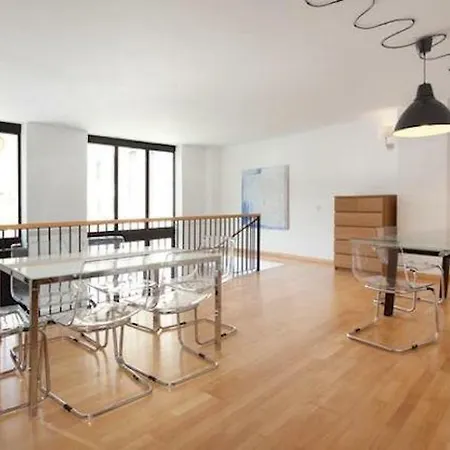 Spacious For Families Near Park Guell Lägenhet *