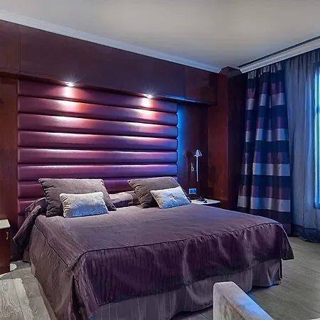 Ξενοδοχείο Catalonia Plaza 4*