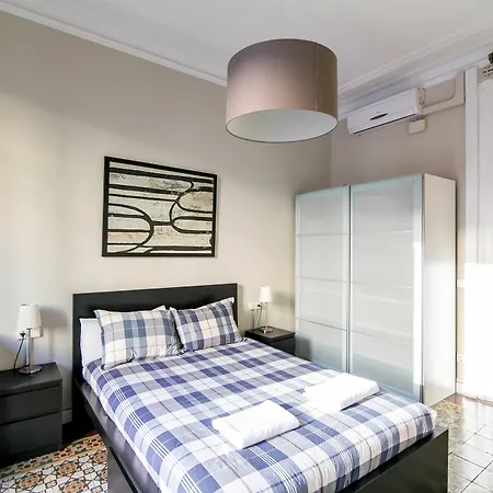 Placa Universitat Apartment