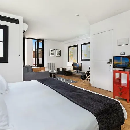 Market Hotel