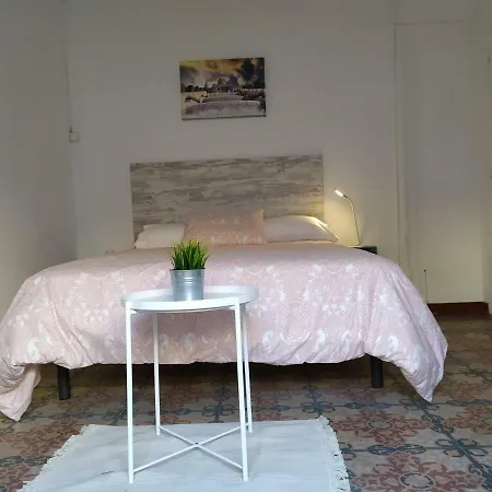 Break In Gothic Hostal 2*