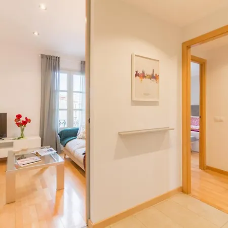 Sibs Bcn- Balmes- Romantic Citycentre Beautiful דירה *
