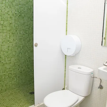 Sant Jordi Sagrada Familia Hostel *
