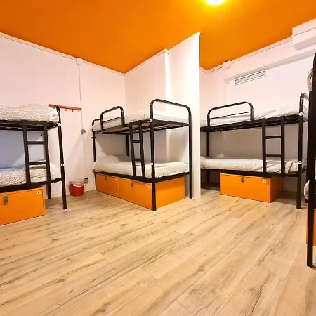 Arc House Gracia Хостел Барселона